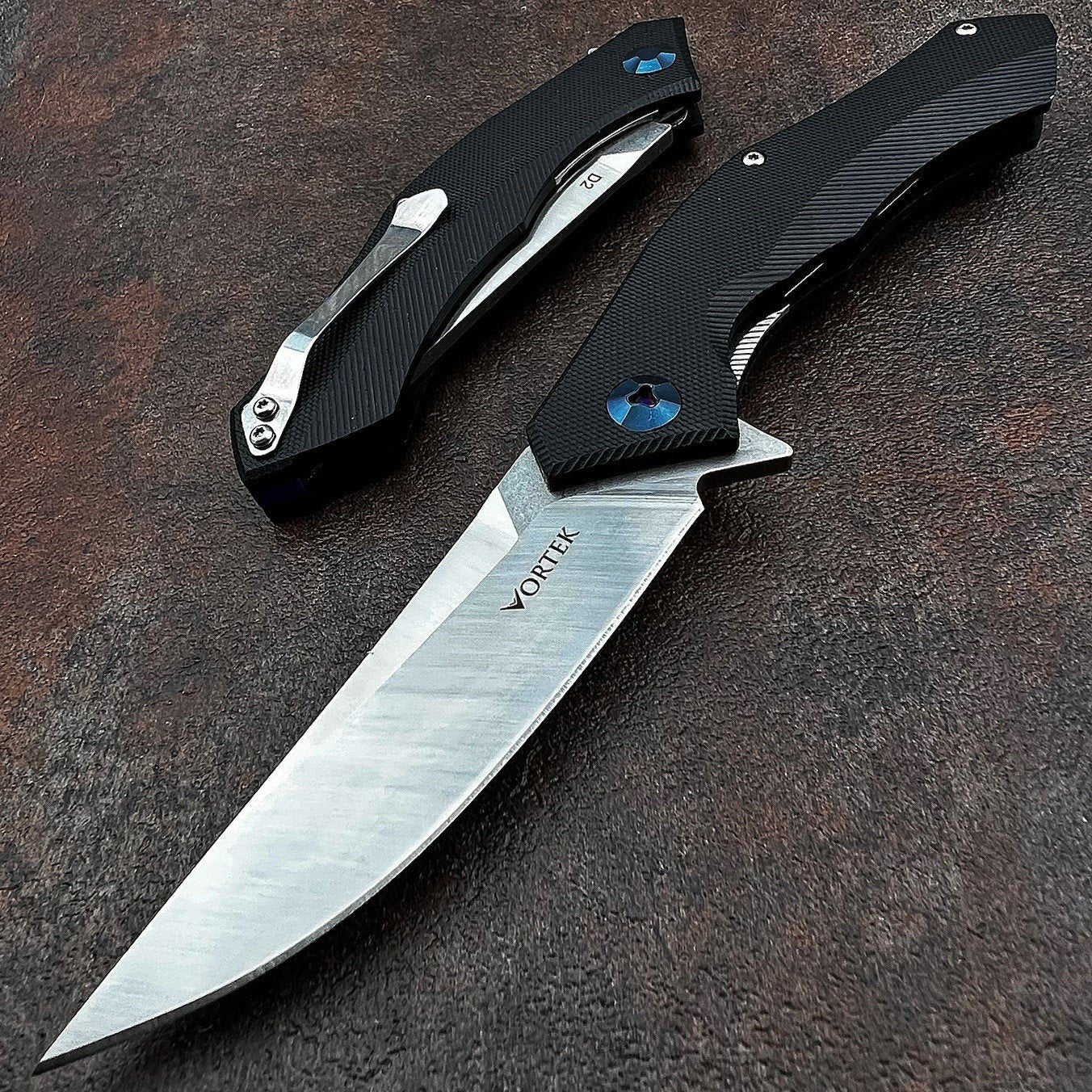 SCIMITAR - Black G10 Handles, Upswept D2 Blade