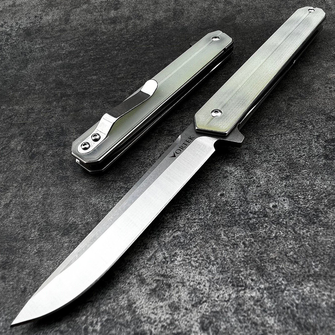 SKYLINE - Jade G10 Handles, D2 Blade