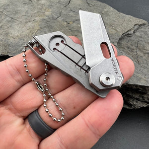 MUSCA: Small Keychain Pocket Knife, D2 Sheepsfoot Blade, Grey Titanium Handles