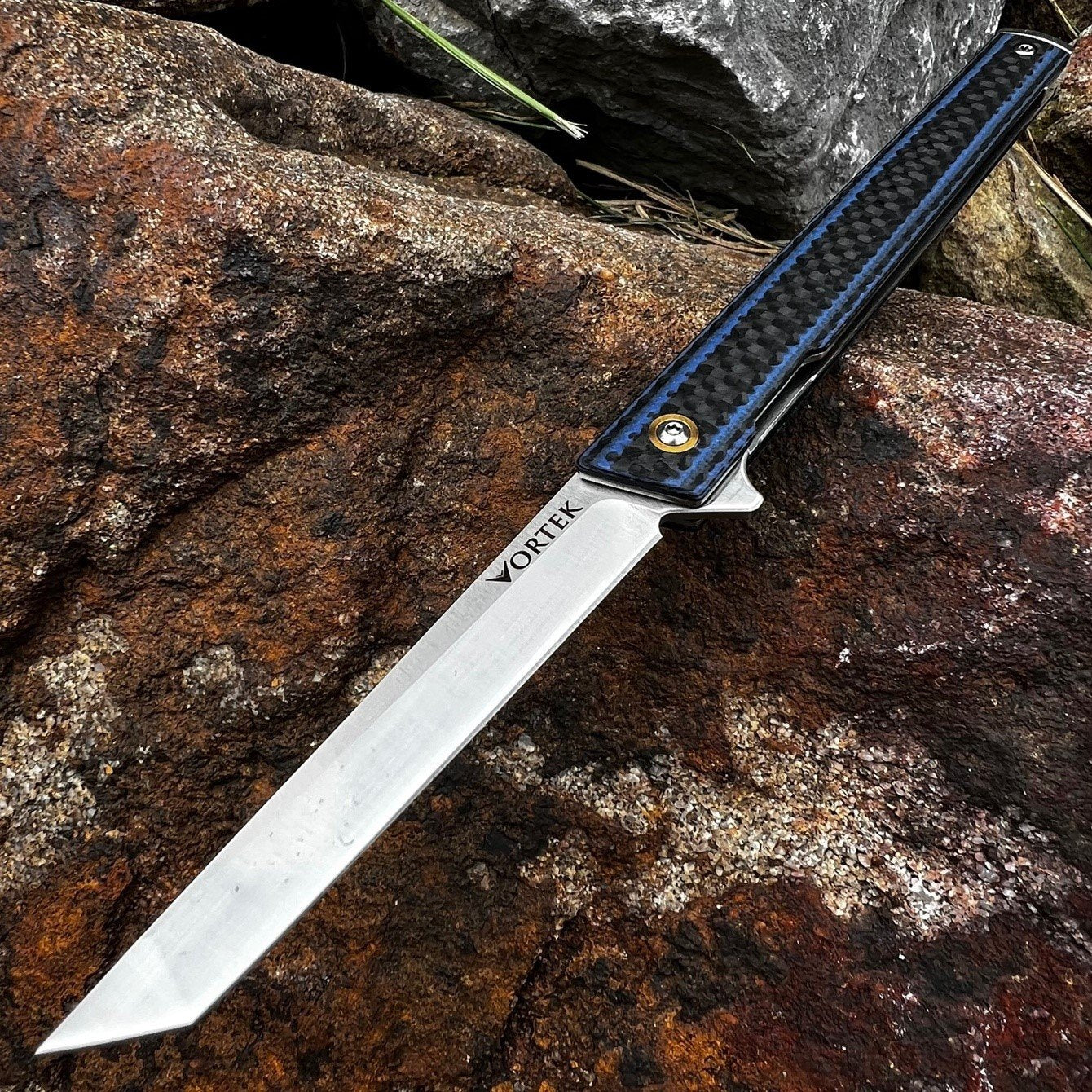 FENNEC: Blue Carbon Fiber Handles, D2 Tanto Blade, Slim Executive Design,  Ball Bearing Flipper System